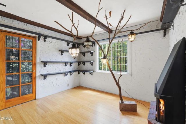 3911 De Longpre Avenue, Los Angeles, CA 90027