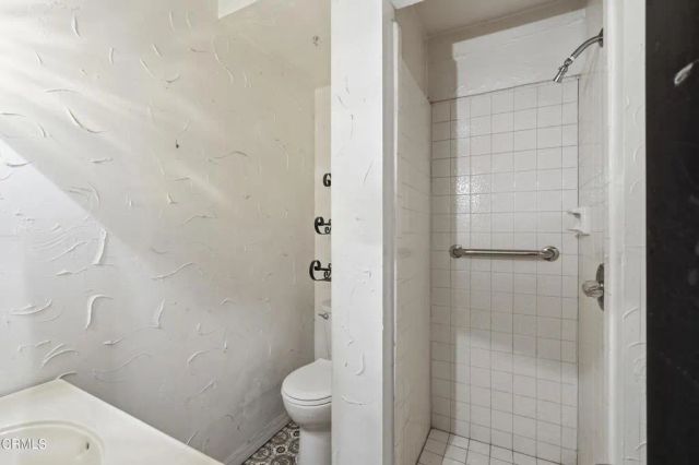 3911 De Longpre Avenue, Los Angeles, CA 90027