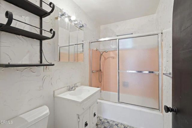 3911 De Longpre Avenue, Los Angeles, CA 90027