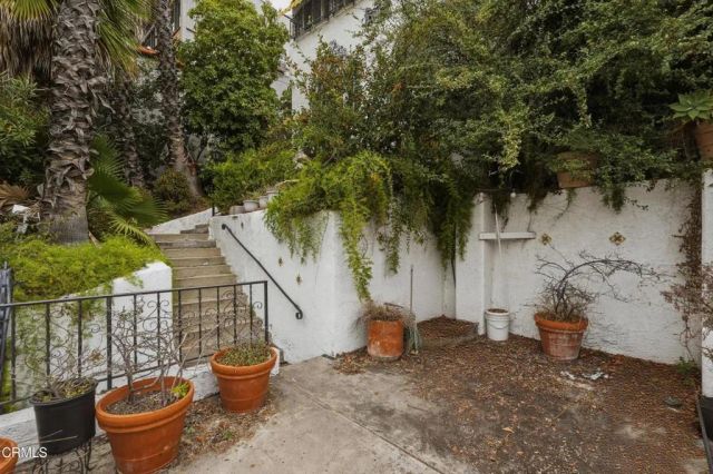 3911 De Longpre Avenue, Los Angeles, CA 90027