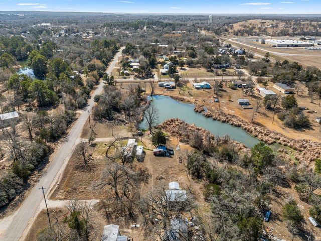 186 Zimmerman Ave, Bastrop, TX 78602