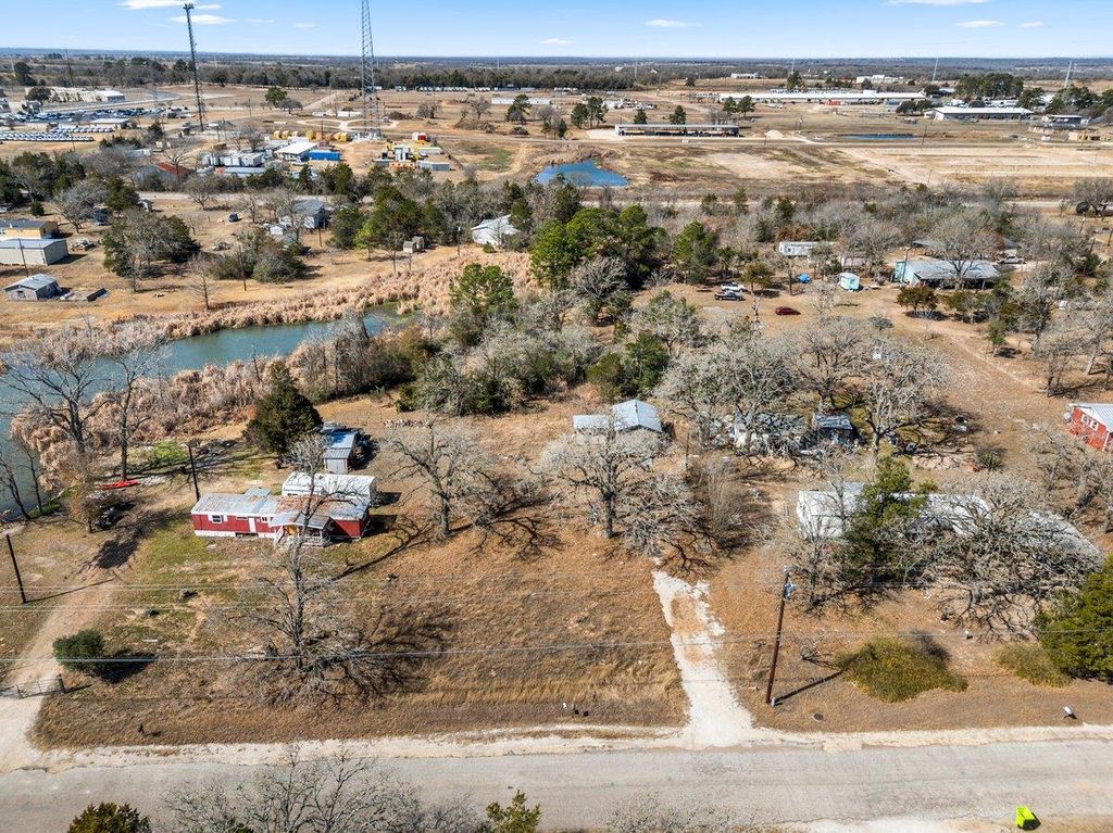 186 Zimmerman Ave, Bastrop, TX 78602