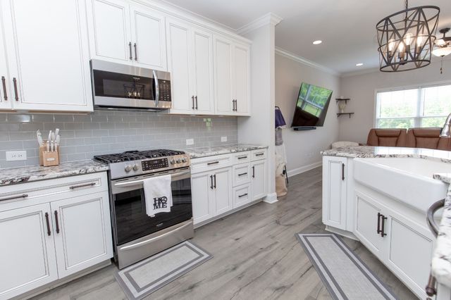 886 Cherry Grove Dr, Hendersonville, TN 37075