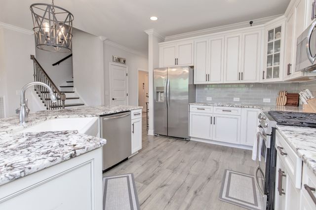 886 Cherry Grove Dr, Hendersonville, TN 37075