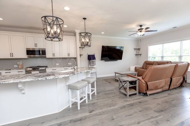 886 Cherry Grove Dr, Hendersonville, TN 37075
