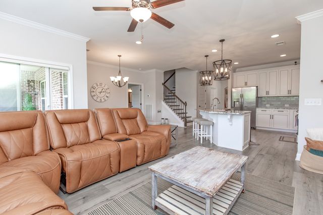 886 Cherry Grove Dr, Hendersonville, TN 37075