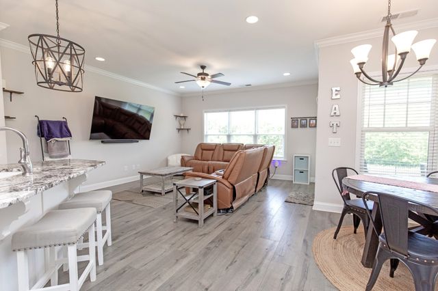 886 Cherry Grove Dr, Hendersonville, TN 37075