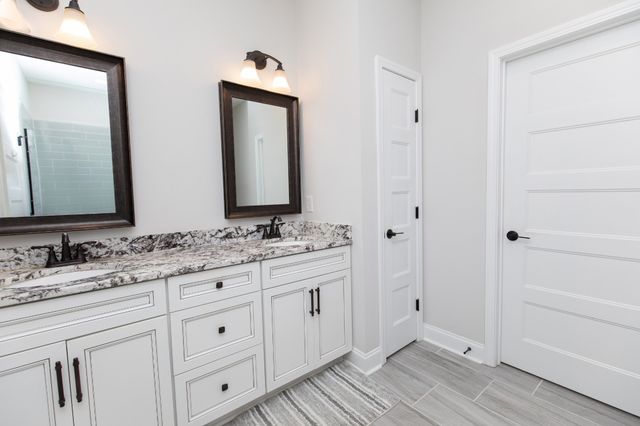 886 Cherry Grove Dr, Hendersonville, TN 37075