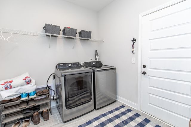 886 Cherry Grove Dr, Hendersonville, TN 37075