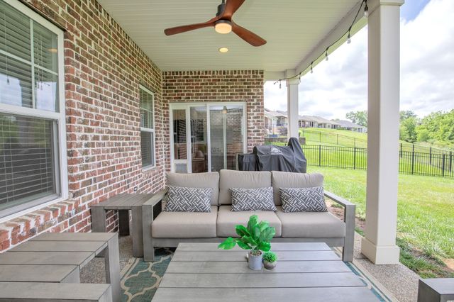 886 Cherry Grove Dr, Hendersonville, TN 37075