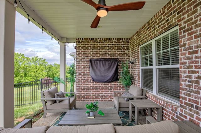 886 Cherry Grove Dr, Hendersonville, TN 37075