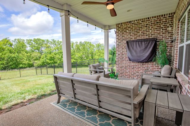 886 Cherry Grove Dr, Hendersonville, TN 37075
