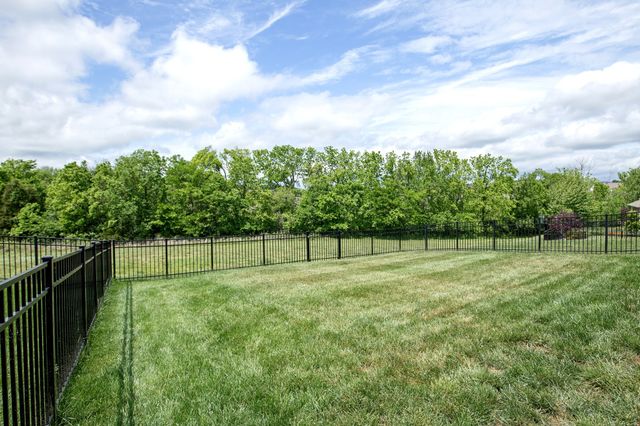 886 Cherry Grove Dr, Hendersonville, TN 37075