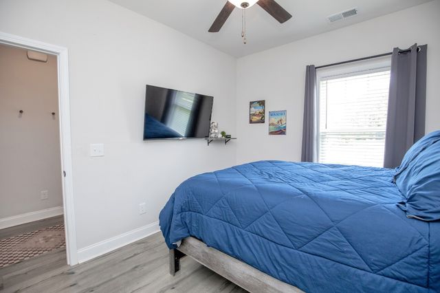 886 Cherry Grove Dr, Hendersonville, TN 37075