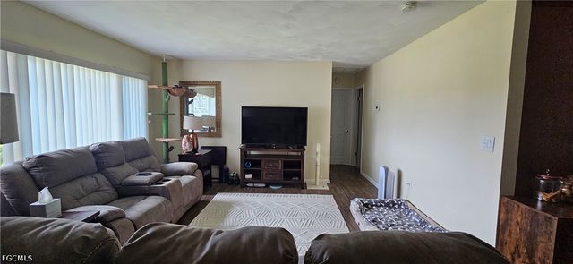 1823 SE 15th ST, Cape Coral, FL 33990