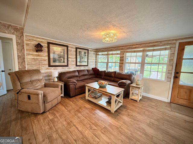 396 Douglas Highway, Hazlehurst, GA 31539