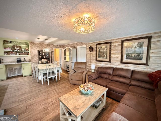 396 Douglas Highway, Hazlehurst, GA 31539