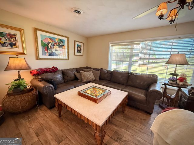 396 Douglas Highway, Hazlehurst, GA 31539