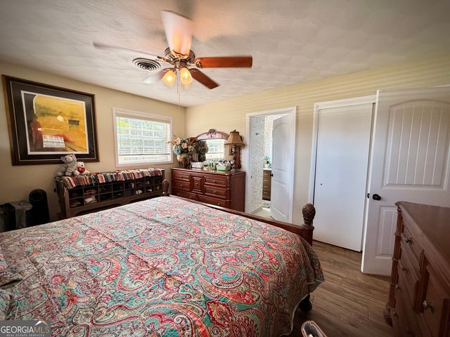 396 Douglas Highway, Hazlehurst, GA 31539