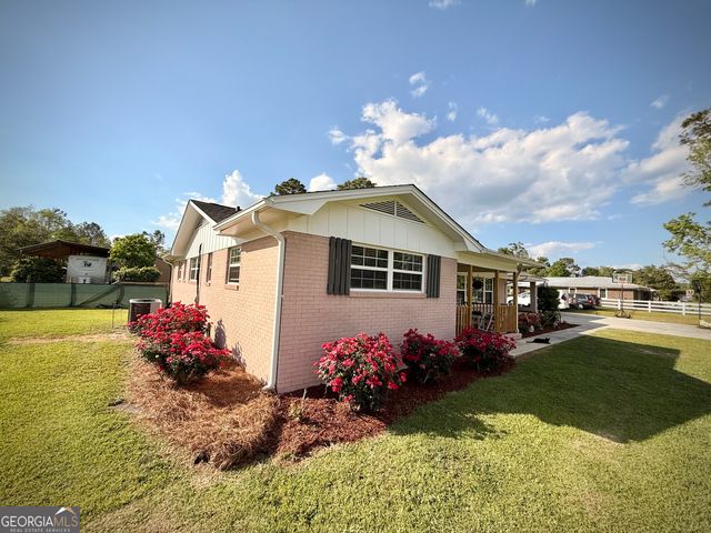 396 Douglas Highway, Hazlehurst, GA 31539