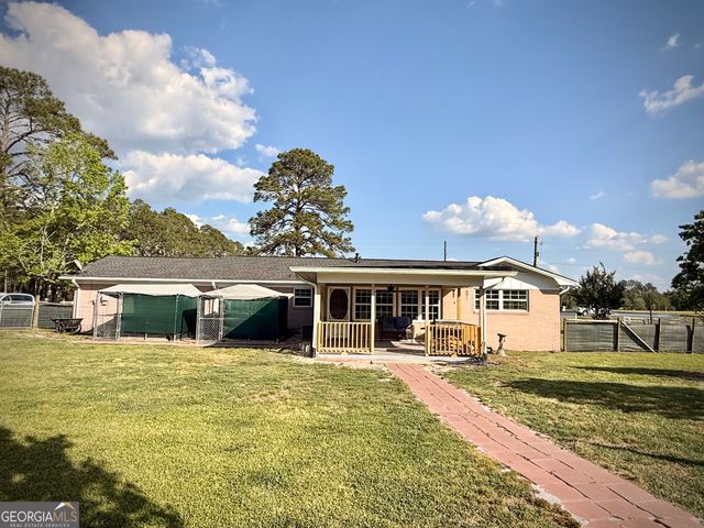 396 Douglas Highway, Hazlehurst, GA 31539