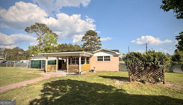 396 Douglas Highway, Hazlehurst, GA 31539