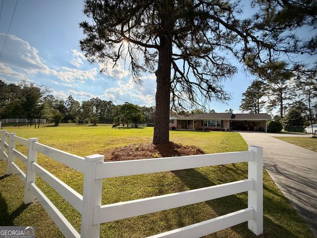 396 Douglas Highway, Hazlehurst, GA 31539
