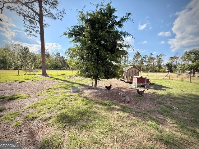 396 Douglas Highway, Hazlehurst, GA 31539