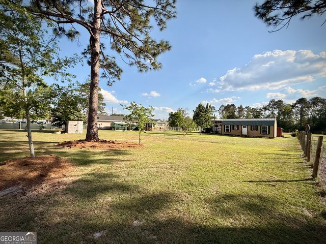396 Douglas Highway, Hazlehurst, GA 31539