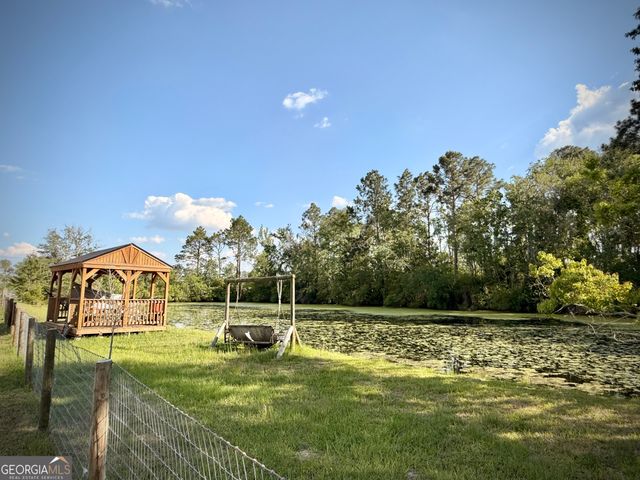 396 Douglas Highway, Hazlehurst, GA 31539