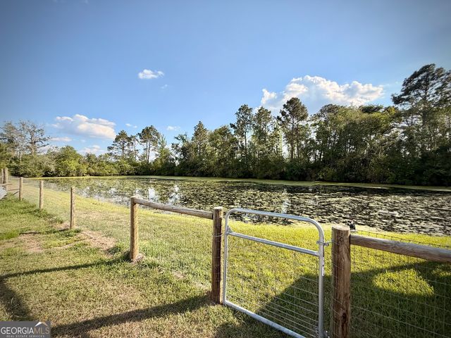 396 Douglas Highway, Hazlehurst, GA 31539