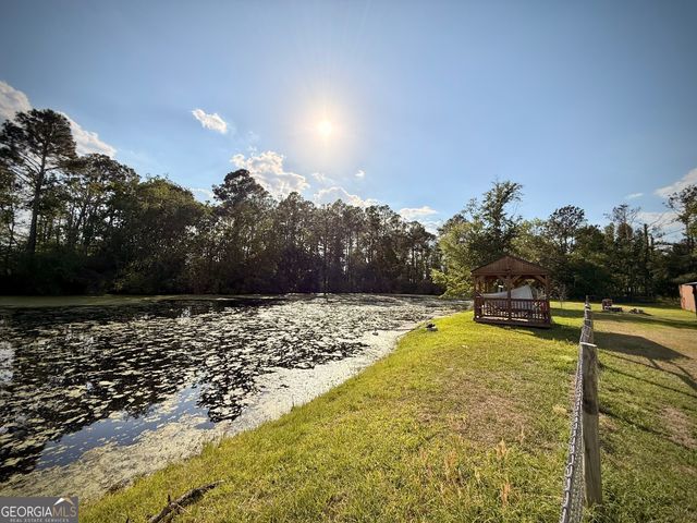 396 Douglas Highway, Hazlehurst, GA 31539