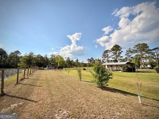 396 Douglas Highway, Hazlehurst, GA 31539