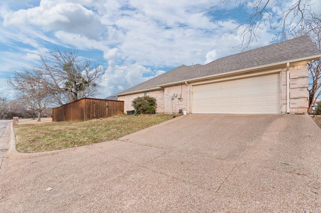 201 Brianne Court, Joshua, TX 76058