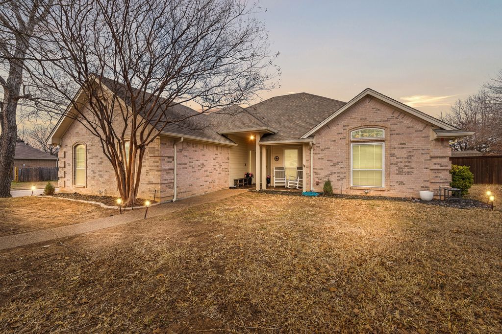 201 Brianne Court, Joshua, TX 76058