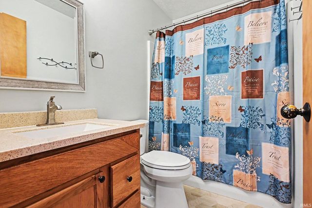 1001 Colonial Manor Drive, Goshen, IN 46526