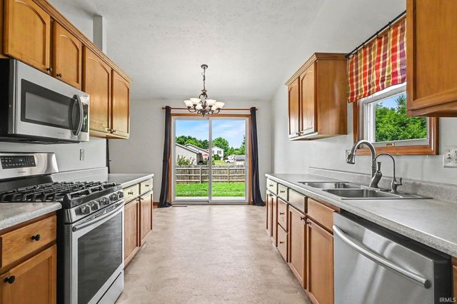 1001 Colonial Manor Drive, Goshen, IN 46526