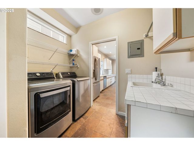 6636 S VIRGINIA Ave, Portland, OR 97239