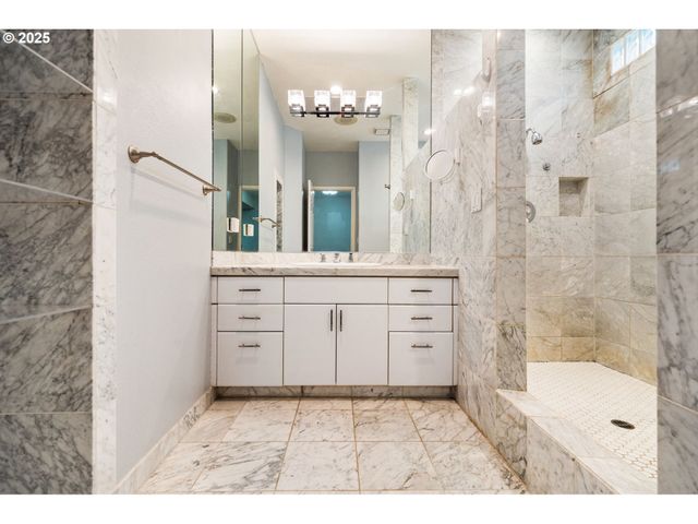 6636 S VIRGINIA Ave, Portland, OR 97239