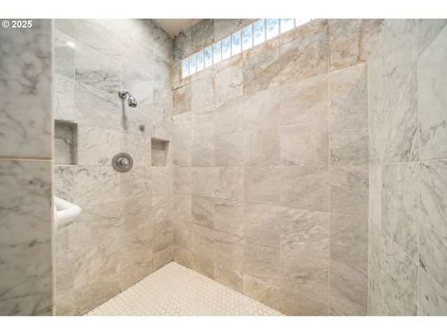 6636 S VIRGINIA Ave, Portland, OR 97239