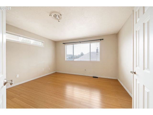 6636 S VIRGINIA Ave, Portland, OR 97239