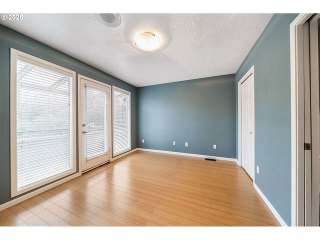 6636 S VIRGINIA Ave, Portland, OR 97239