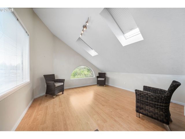 6636 S VIRGINIA Ave, Portland, OR 97239