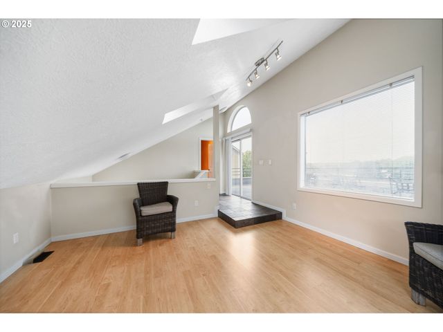 6636 S VIRGINIA Ave, Portland, OR 97239