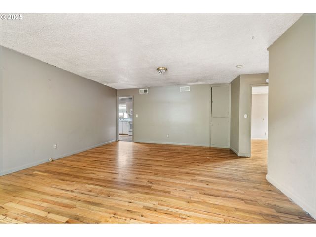 6636 S VIRGINIA Ave, Portland, OR 97239