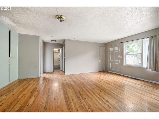 6636 S VIRGINIA Ave, Portland, OR 97239