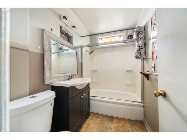 6636 S VIRGINIA Ave, Portland, OR 97239