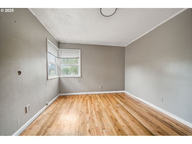 6636 S VIRGINIA Ave, Portland, OR 97239