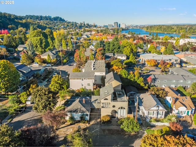 6636 S VIRGINIA Ave, Portland, OR 97239