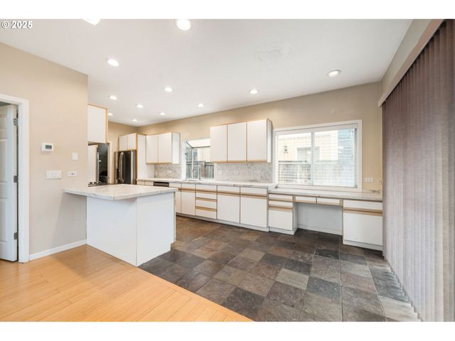 6636 S VIRGINIA Ave, Portland, OR 97239